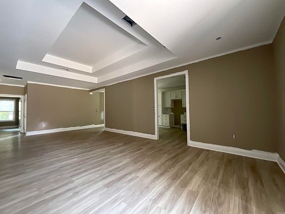 3rd image of 215 Kayla Ln