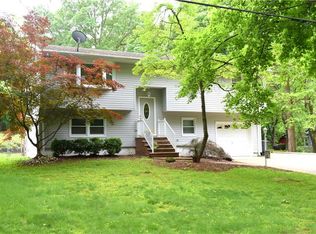 10 Kerschner Ln, East Brunswick, NJ 08816