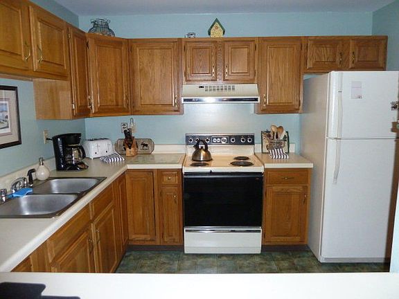 5th image of 10 Hemlock Way Unit 4