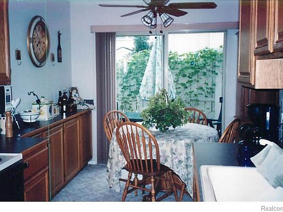 3rd image of 7636 Woodview Dr #17