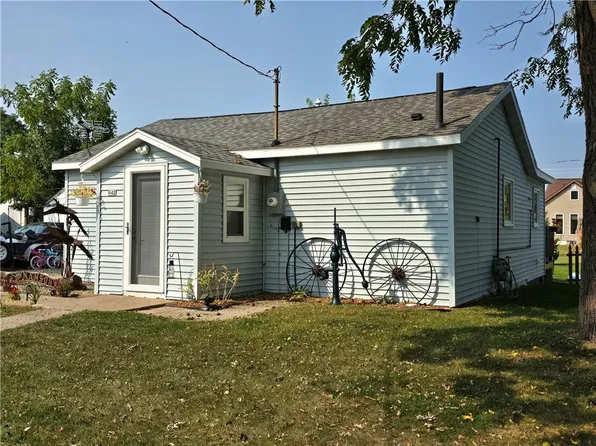 642 E Taft Street, Blair, WI 54616