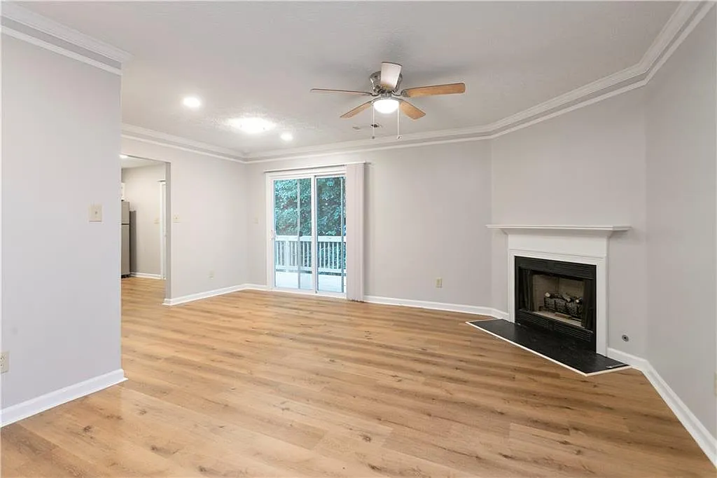 2 bed, 2.0 bath, 988 sqft, $1,600 — Photo 3