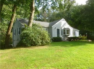 39 Buttonball Dr, Sandy Hook, CT 06482