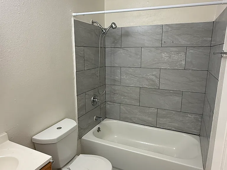 300 S 7th Ave #7 — Photo 3