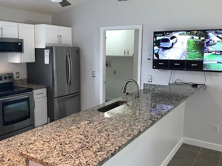 110 N Hawthorne Ave — Photo 10