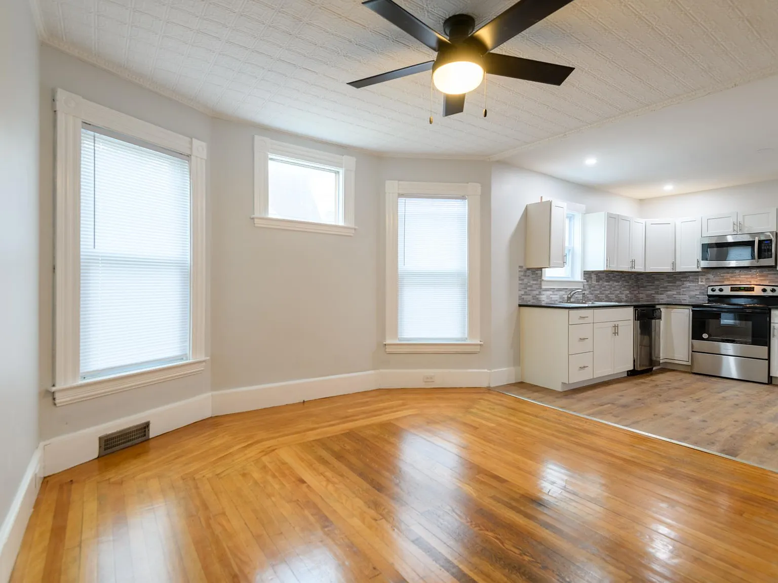 180 Milford St — Photo 4