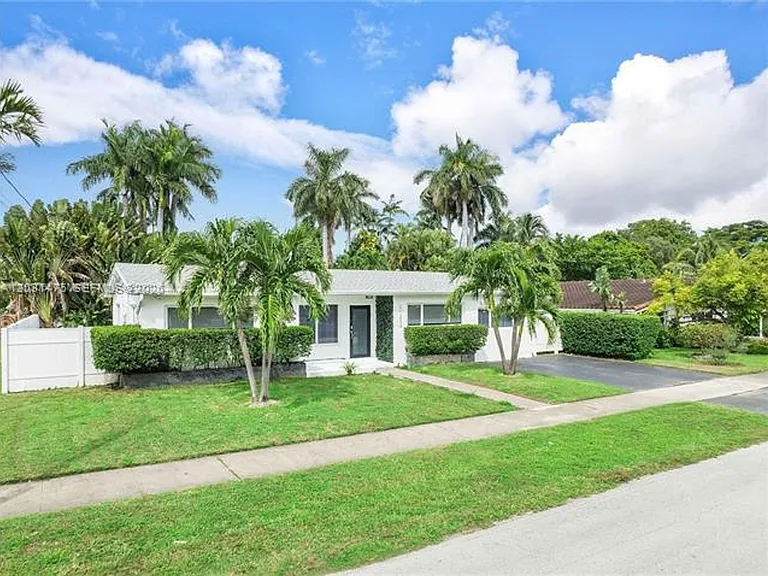 21230 NE 24th Ct — Photo 4