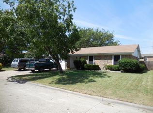 2318 Parkside Dr, Grand Prairie, TX 75052