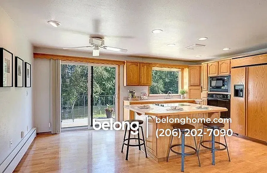 3 bed, 2.0 bath, 1300 sqft, $2,445 — Photo 4