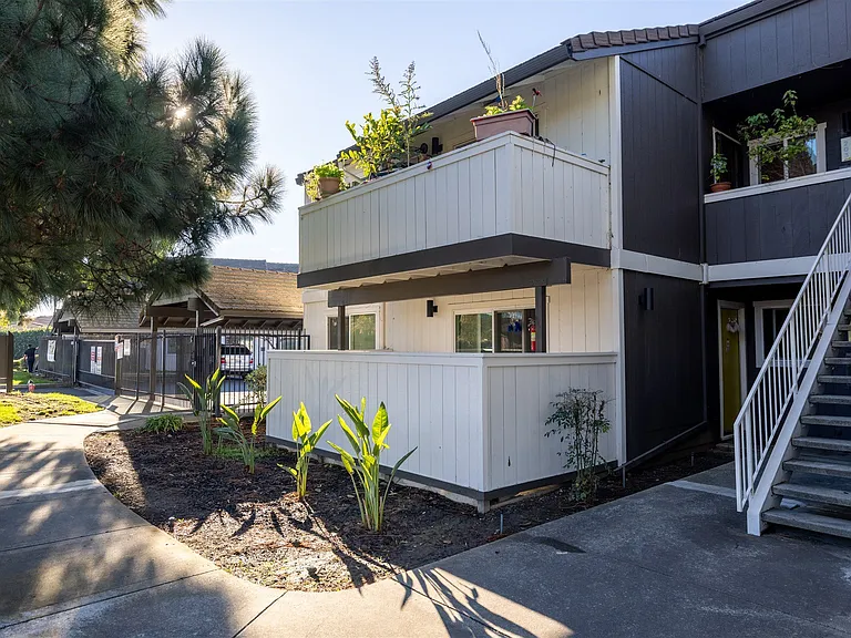 Summerhill Place Apartments — Photo 32