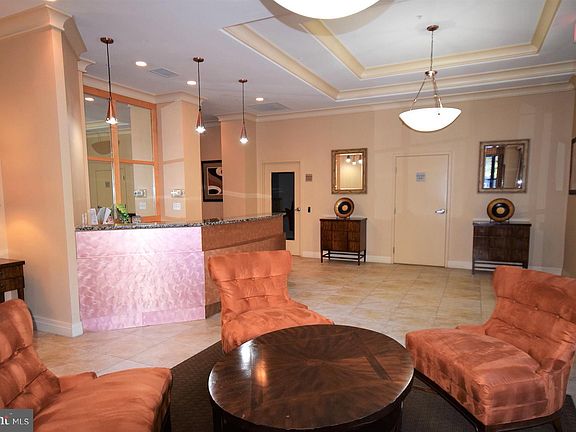 4th image of 2220 Fairfax Dr APT 611