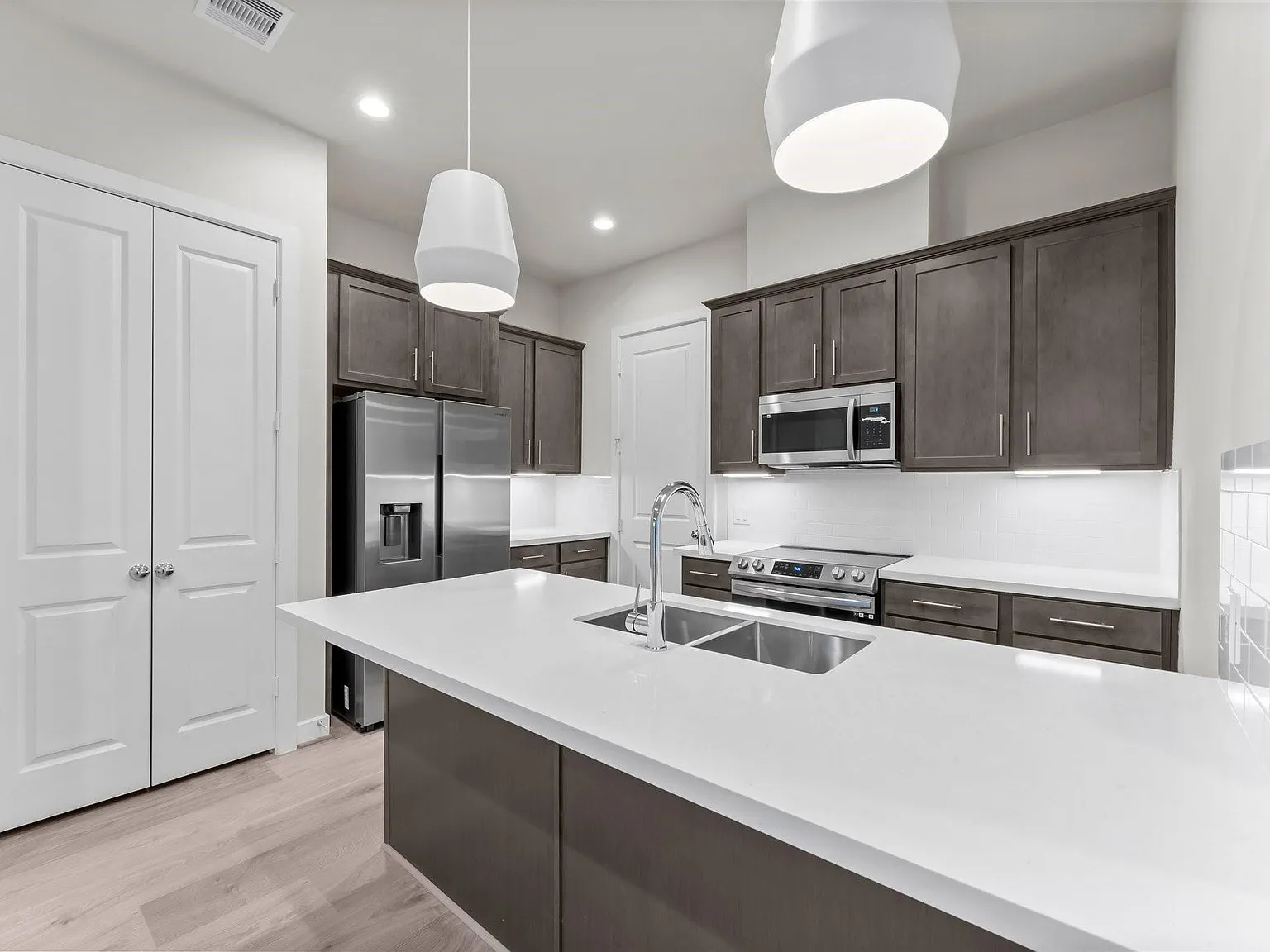 3 bed, 2.5 bath, 1542 sqft, $2,199 — Photo 4