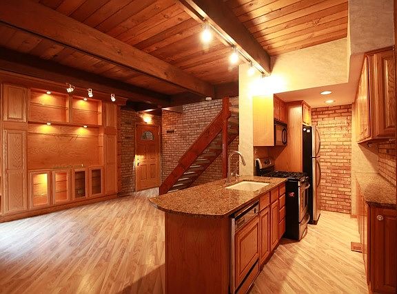 3rd image of 1831 N Hudson Ave APT C