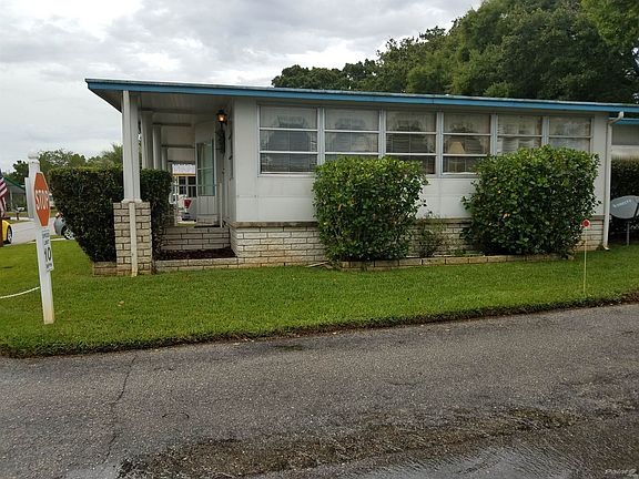 3rd image of 401 Summerhill Dr