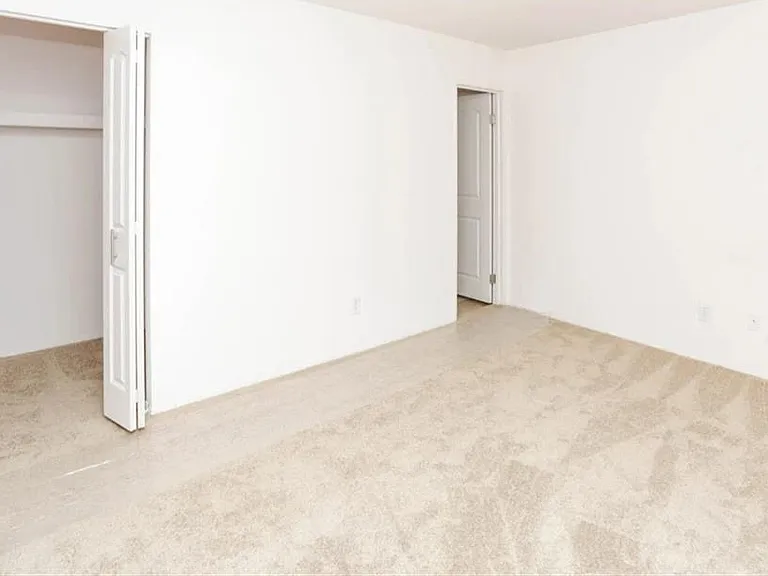 Creekside of Farmington Hills Apartments — Photo 7
