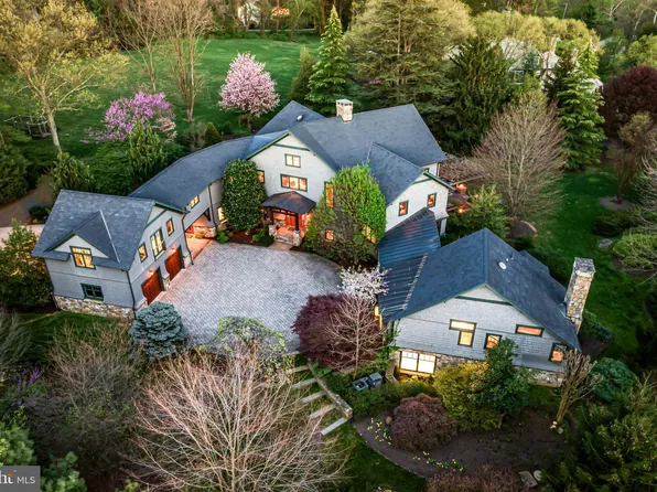 560 Maplewood Rd, Wayne, PA 19087