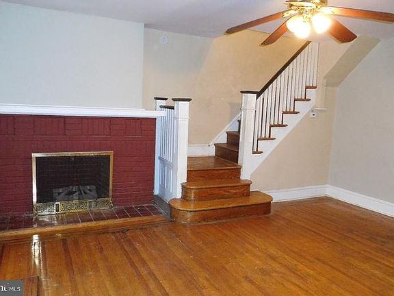 3rd image of 206 E Upsal St