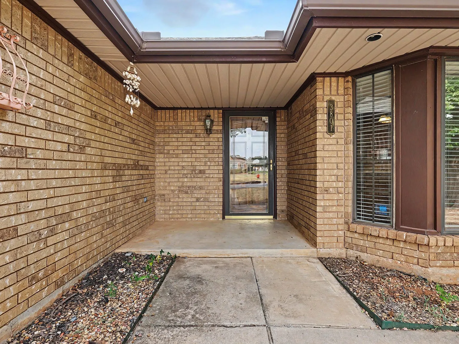 3 bed, 2096 sqft, $1,795 — Photo 3
