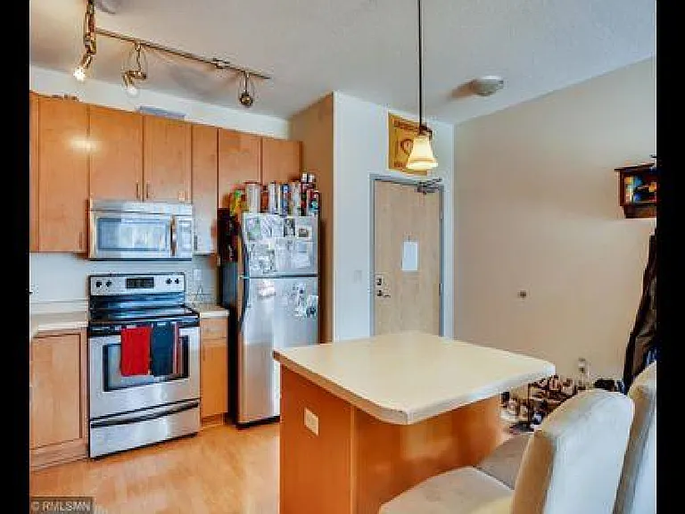 Kitchen with entrance