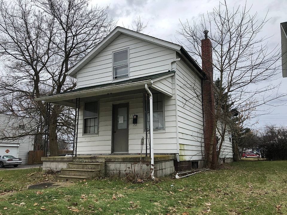 2nd image of 722 E Main St