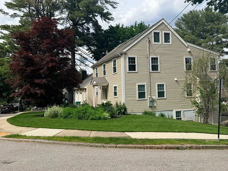 24 Fairfield St — Photo 47