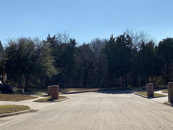 5th image of 1406 Levee Ln
