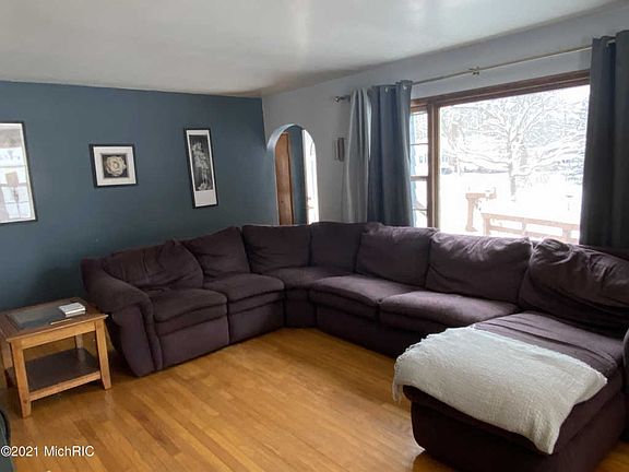 4th image of 207 S Norton St