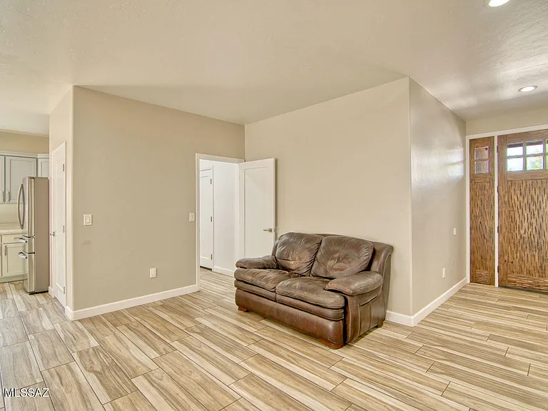 3304 E Elida St — Photo 29