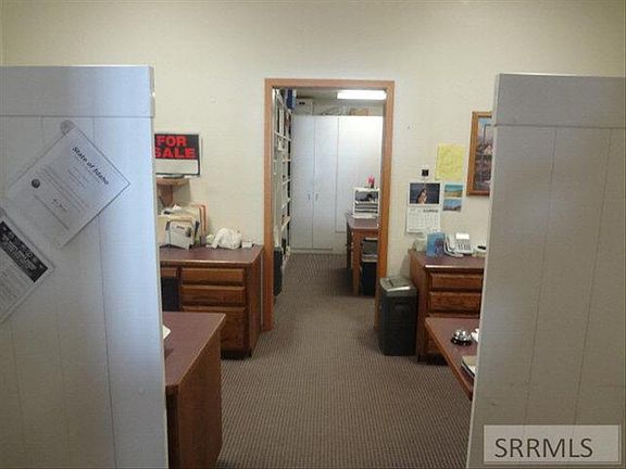 4th image of 2135 S Grizzly Ave