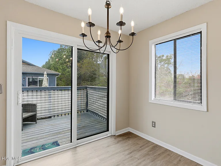 1299 Wellington Ave — Photo 9