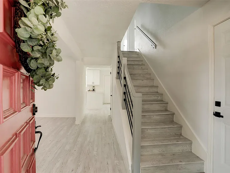 7926 Windy Creek Dr — Photo 8