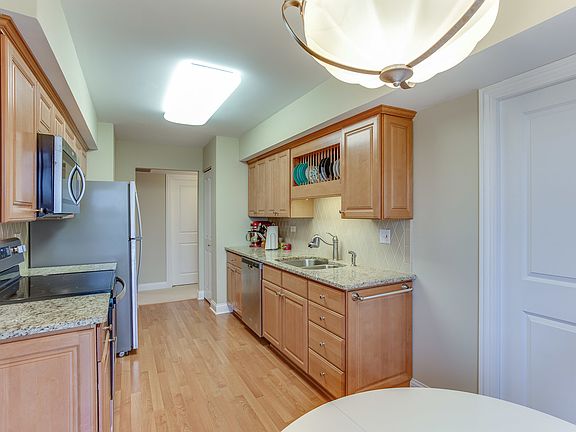 4th image of 250 W Parliament Pl APT 319
