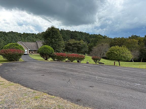 2nd image of 60 Spring Hollow Ln