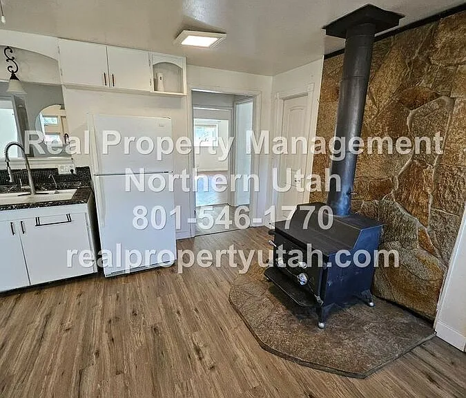 662 E 4th St #COPY — Photo 9