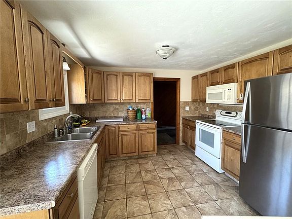 4th image of 60 Stony Acre Dr