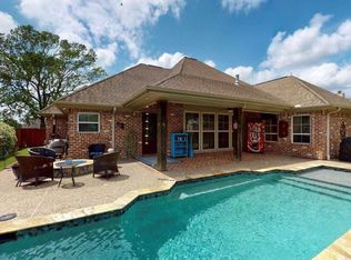 104 Mockingbird Ln, Bridge City, TX 77611