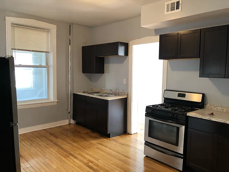 1714 W 46th St #2E — Photo 3