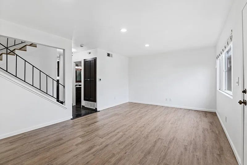 3 bed, 1175 sqft, $3,495 — Photo 3