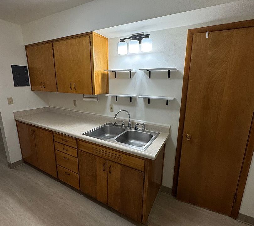 1st image of 1109 1/2 W Yakima Ave #B
