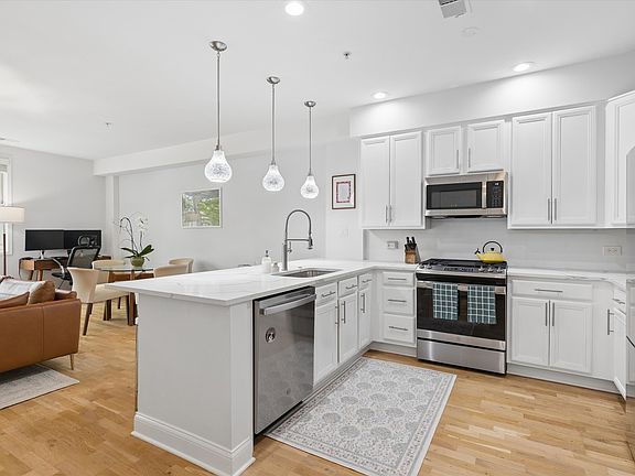 5th image of 935 Burlington Ave Unit 110