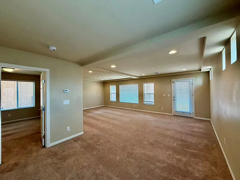8105 Discovery Point St — Photo 3