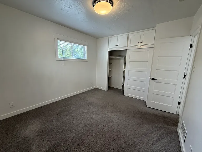 909 E Crandall Ave — Photo 12