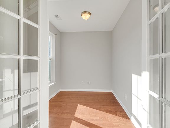 3rd image of 144 Ramsden Ave