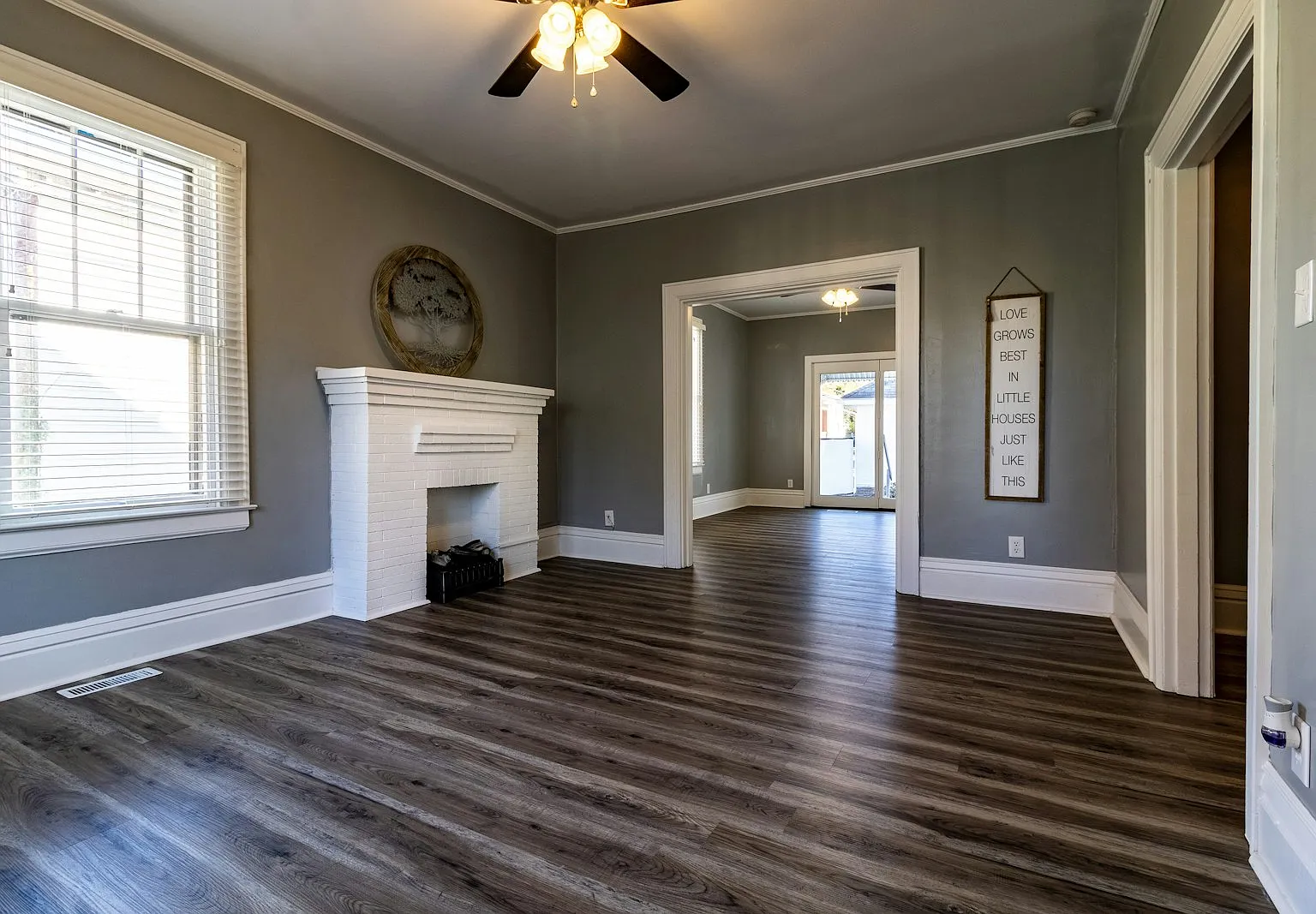 922 Charles Court — Photo 3