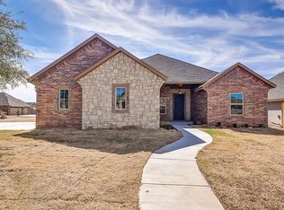 828 SE 6th St, Moore, OK 73160