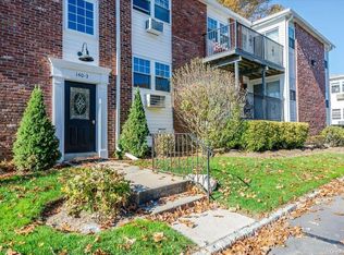 140 Church St APT 3C, Kings Park, NY 11754