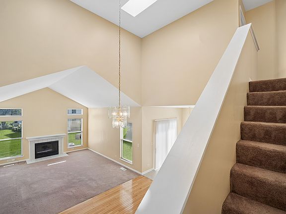 4th image of 946 Cynthia Ln