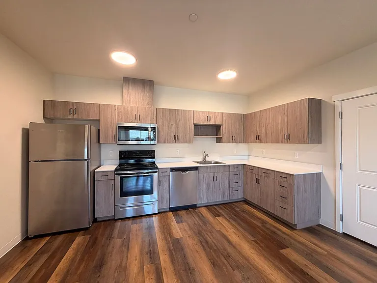 Creek's Edge Apartments — Photo 22