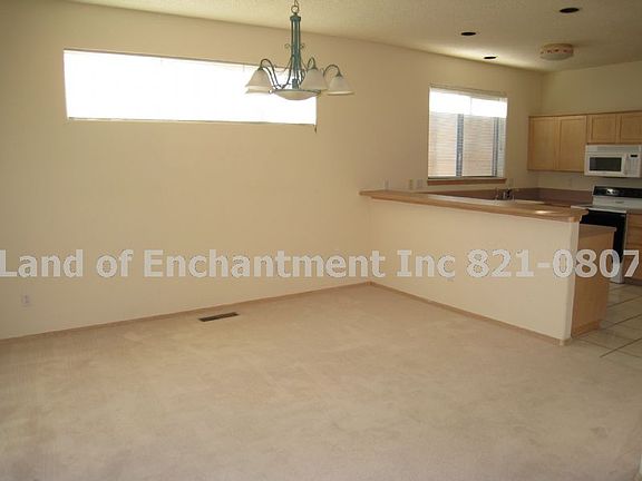 4th image of 2312 Calle De Rafael NE