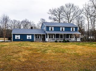 782 Windsor Dr, Mineral Wells, WV 26150